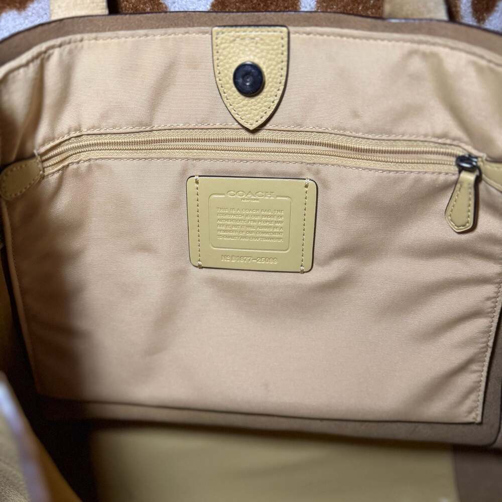 Coach Grove Medium Tote with Horse and Carriage in Yellow Pebbled Leather - Picture 5 of 12